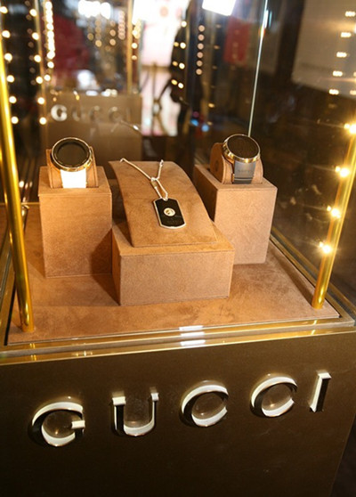 gucciֻ޲Q7500gucci](mi)4(g)͵ˆTQ(chng)ֻS޲˓QҾSڞɂ(g)£ŮʿM(mn)(w)ͬr(sh)Ҳ(dn)n(yu)Ҫ´αֵҁGʧ@(g)pʧ(yng)l(shu)(li)Г(dn)أ