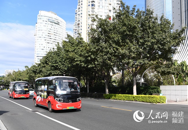 馬路街景。胡文攝