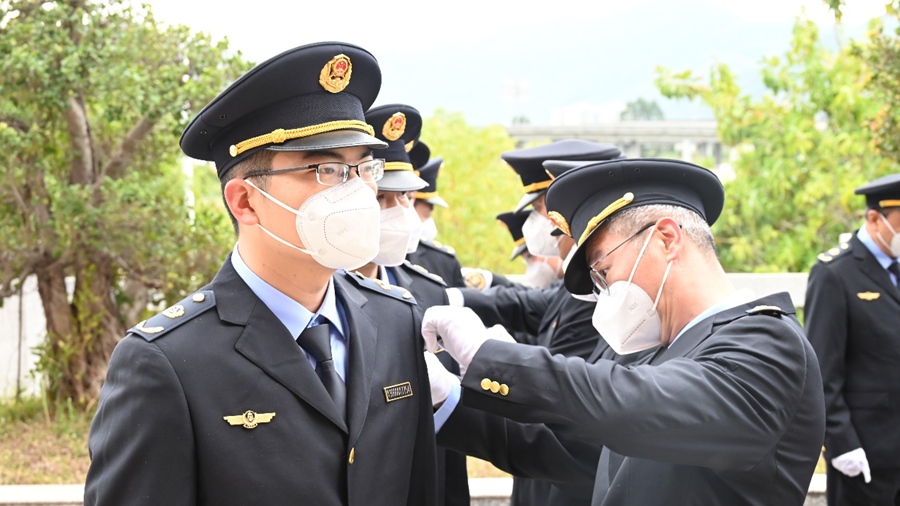 福建省莆田高速公路行政執(zhí)法支隊(duì)進(jìn)行集體換裝。福建省交通運(yùn)輸綜合保障服務(wù)中心