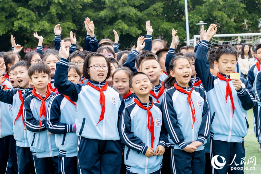 清晨的校園氣氛熱烈。實(shí)習(xí)生康磊攝