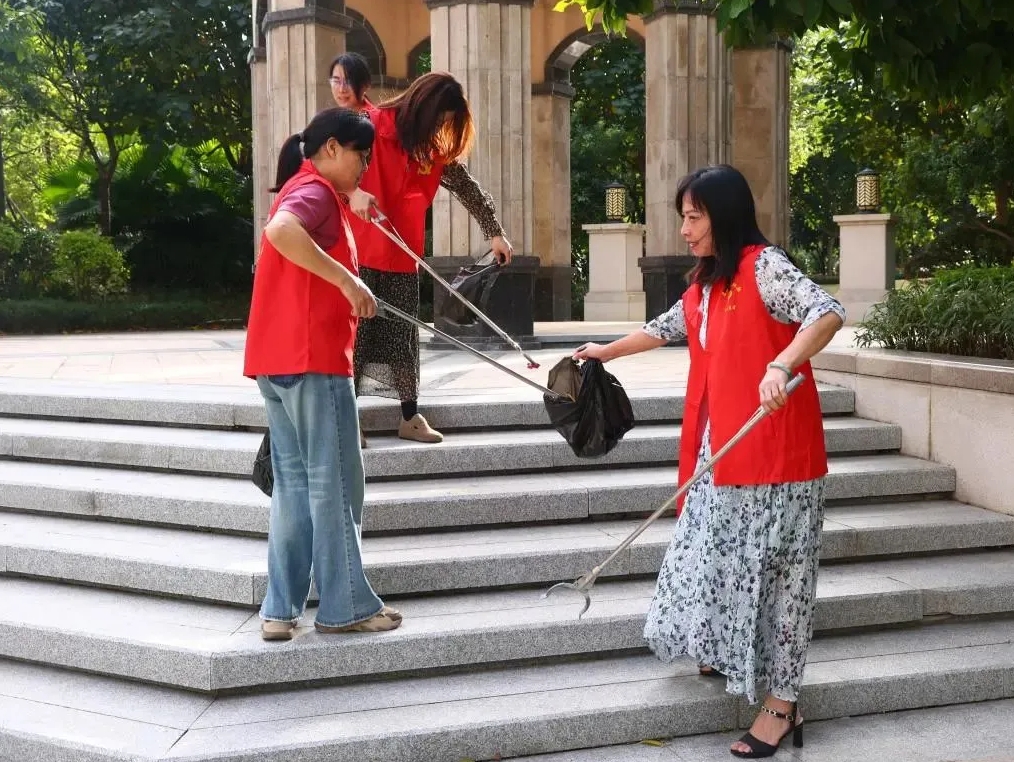 開展“共建清潔家園 共享文明健康”暨城鄉(xiāng)人居環(huán)境整治提升行動