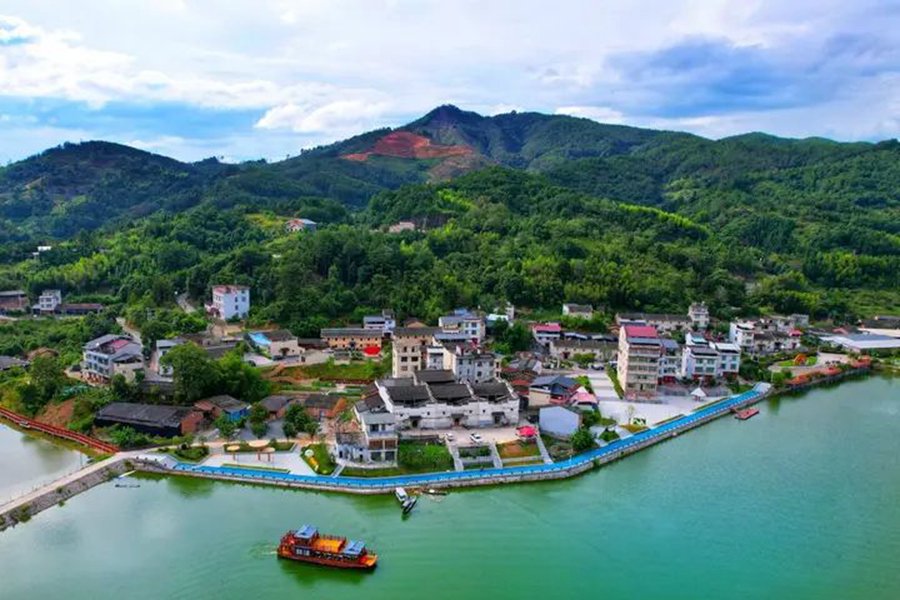 古田庫區(qū)移民村坂中村。柳明格攝