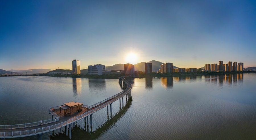 東僑經(jīng)濟技術(shù)開發(fā)赤鑒湖棧道。寧德市生態(tài)環(huán)境局東僑分局供圖