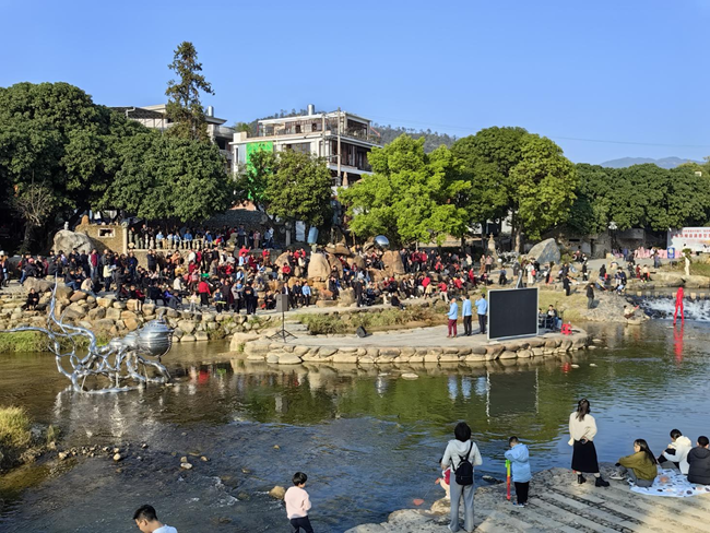 藝術(shù)嘉年華活動現(xiàn)場。陳培源攝