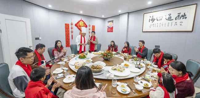 來自臺(tái)灣與平潭的朋友共品年夜飯