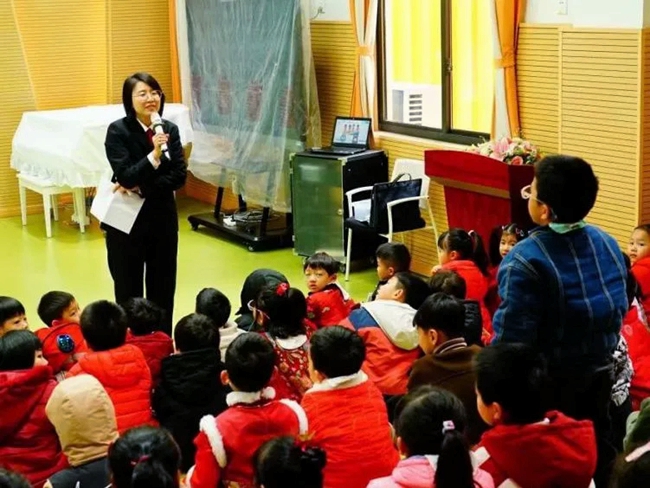 馬尾區(qū)檢察院檢察官走進(jìn)福州市船政幼兒園，進(jìn)行“防性侵”安全教育課