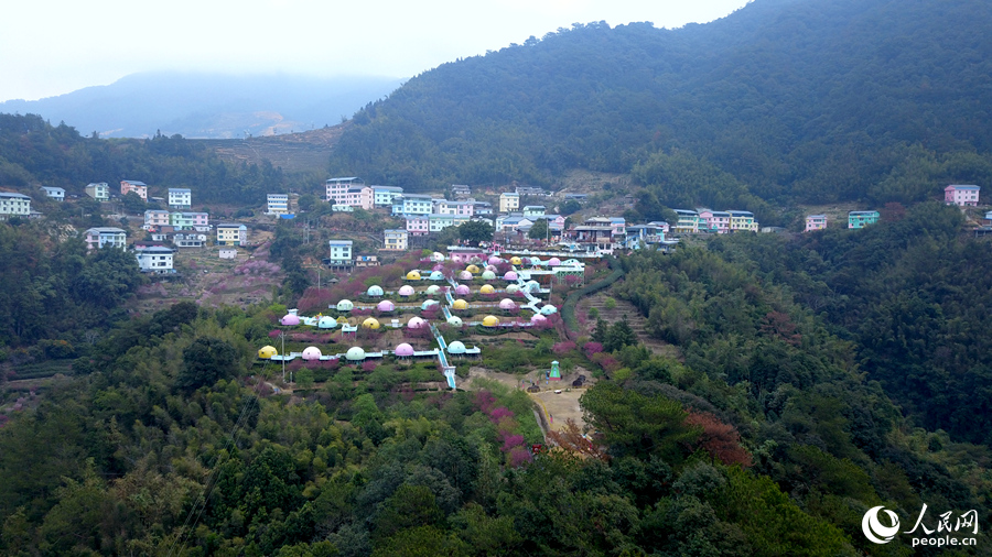 作為閩南地區(qū)最具代表性的畬族村落之一，官畬村鄉(xiāng)村旅游持續(xù)煥發(fā)活力。人民網 李昌乾攝