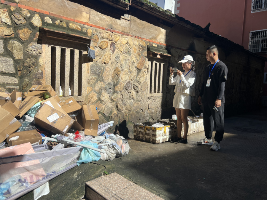 開展農(nóng)村生活垃圾治理和環(huán)境衛(wèi)生整治工作。廈門市執(zhí)法局供圖